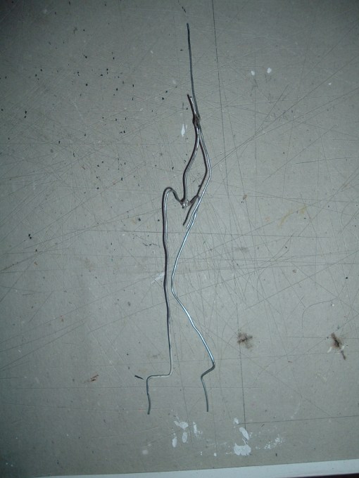 Una vez armado el esqueleto, lo "doblé" hasta dejarlo en la pose de la figura.